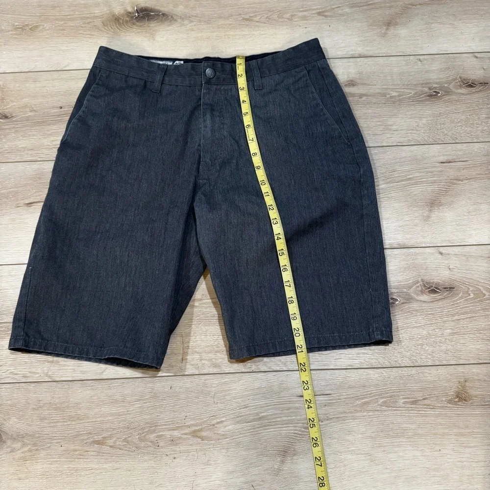 Volcom dark gray men's mid length shorts, zipper button closure, pockets, 32. - Picture 7 of 15